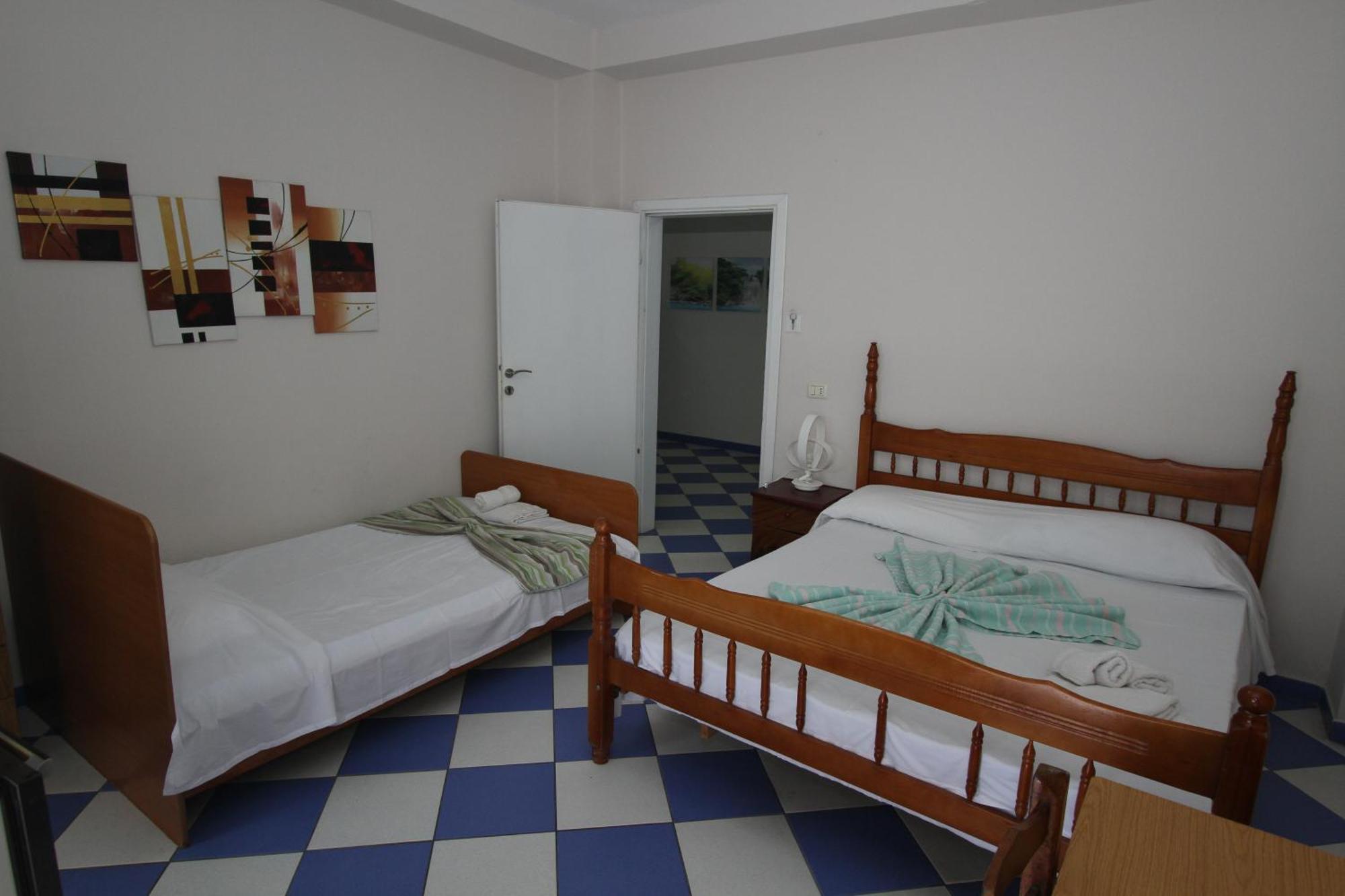 Kompleksi Eli Guest House Durrës Extérieur photo
